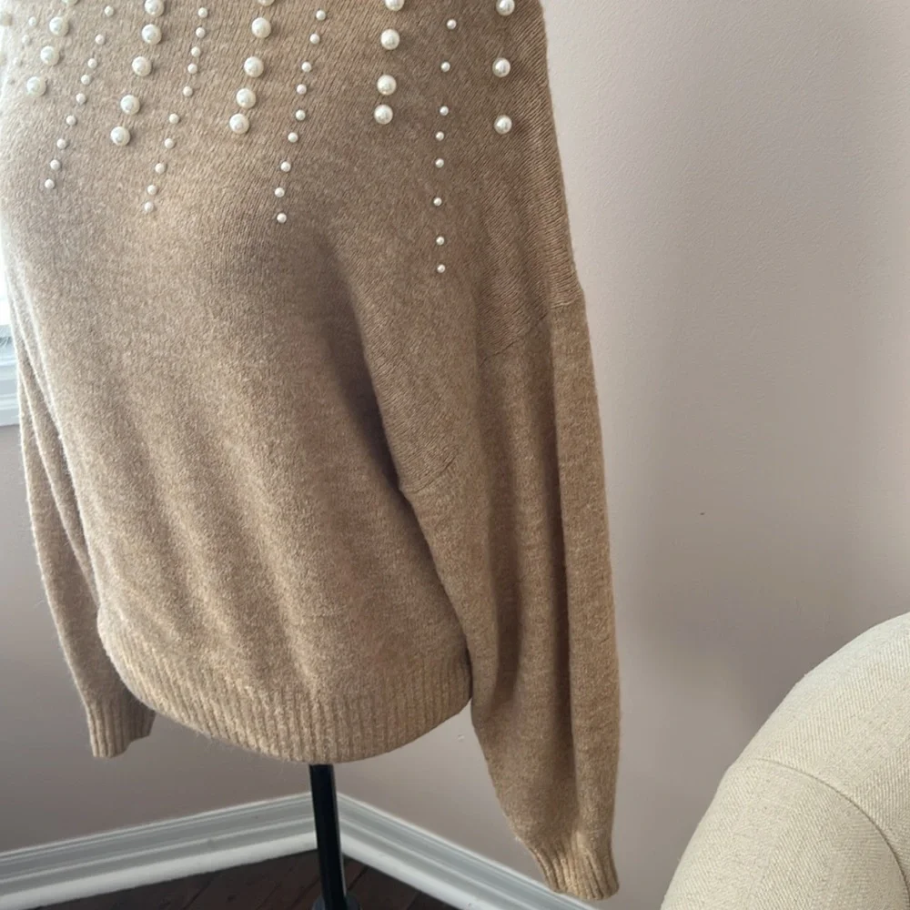 H&M l Long Sleeve Sweater with Faux Pearl Detail. - Picture 3 of 8